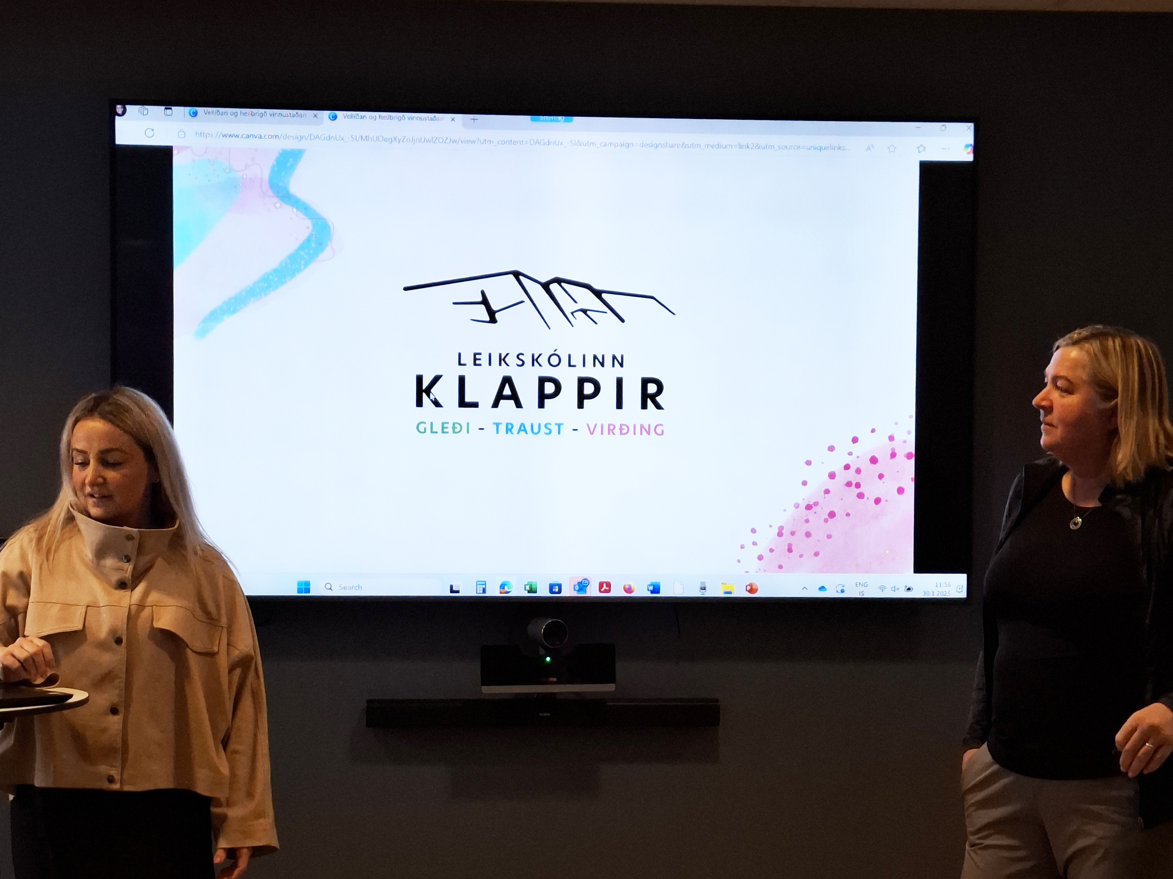 Hafdís Ólafsdóttir, leikskólastjóri á Klöppum, og Áslaug Magnúsdóttir, aðstoðarleikskólastjóri, kynna framgang verkefnisins í leikskólanum.