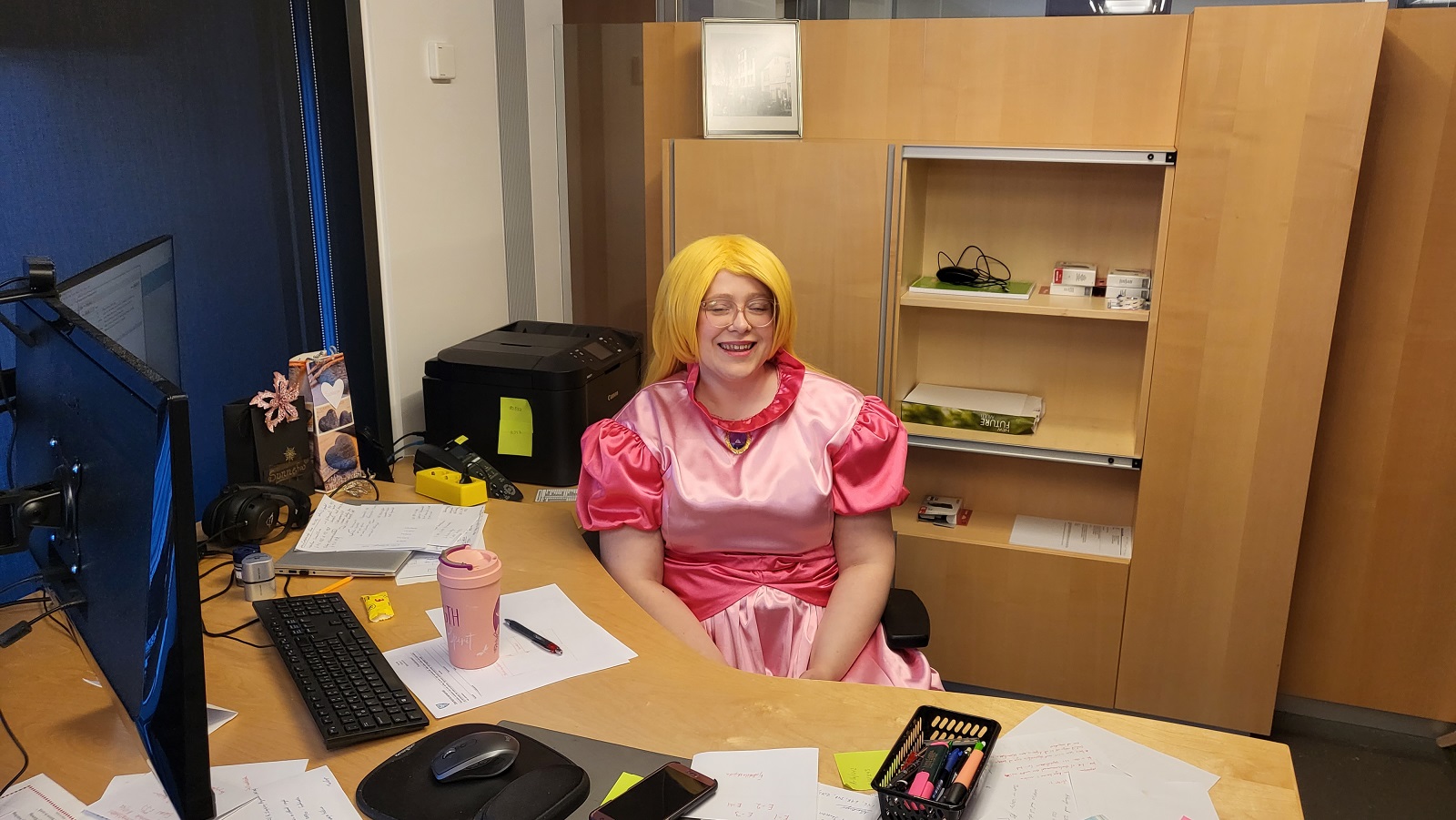 Mynd af Sunnefu klædd sem Princess Peach úr Super Mario