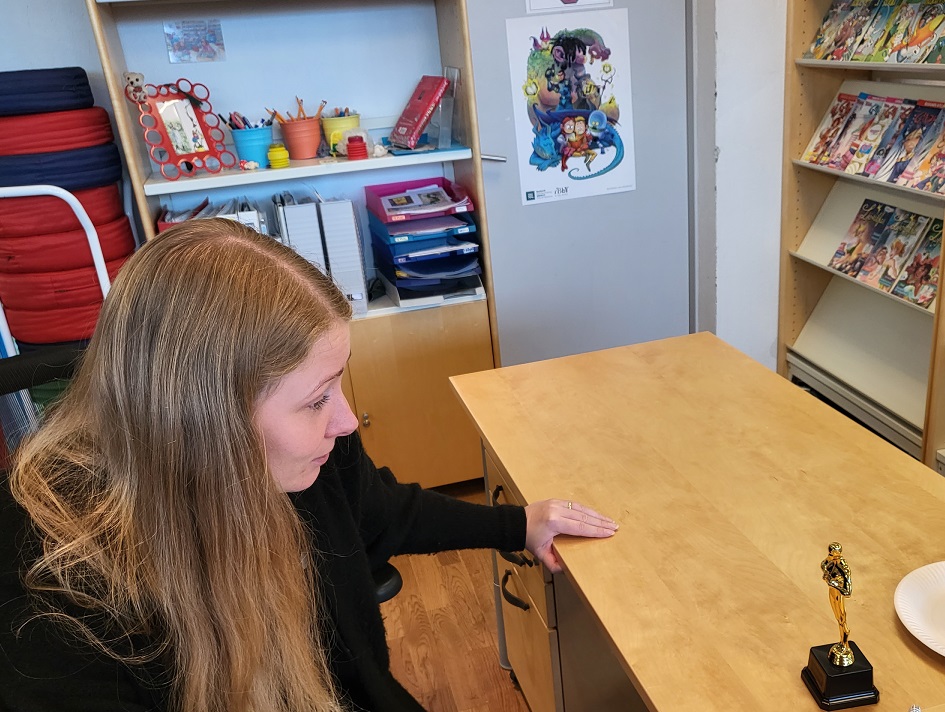 Mynd af Óskarsstyttu hjá barnabókaverði