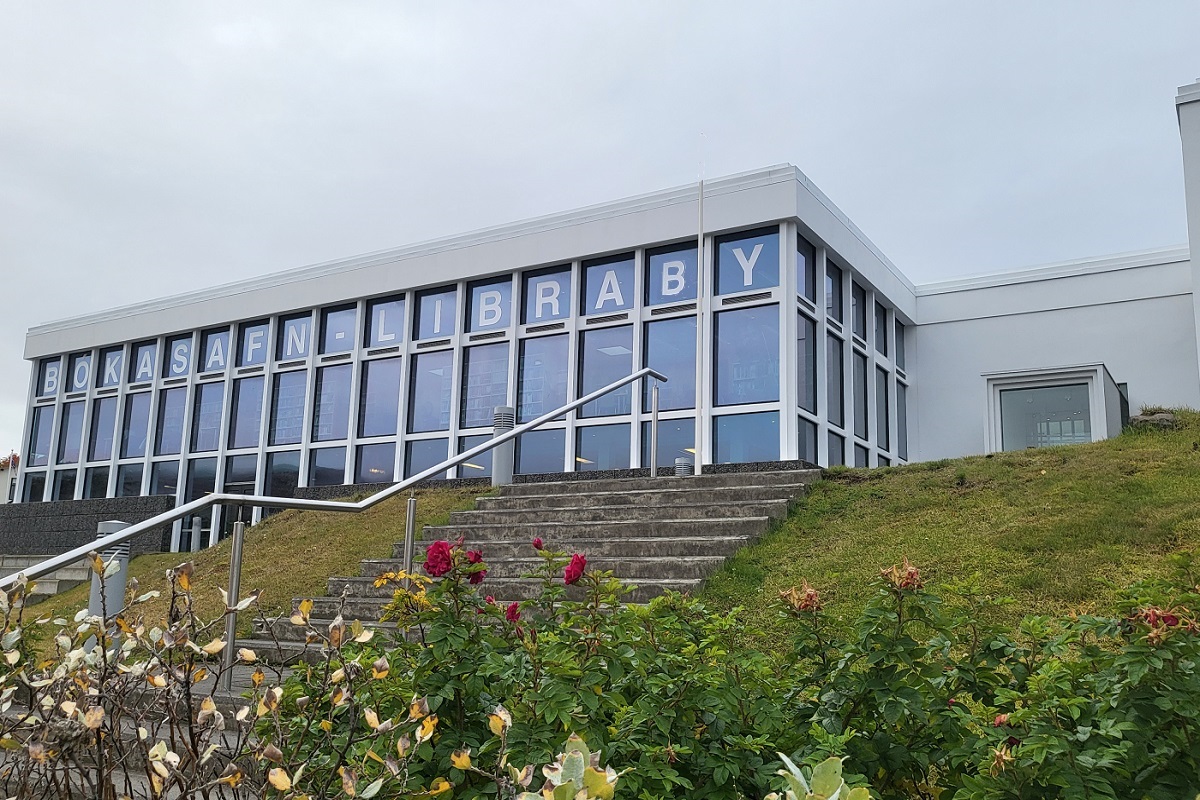 Mynd af Amtsbókasafninu á Akureyri