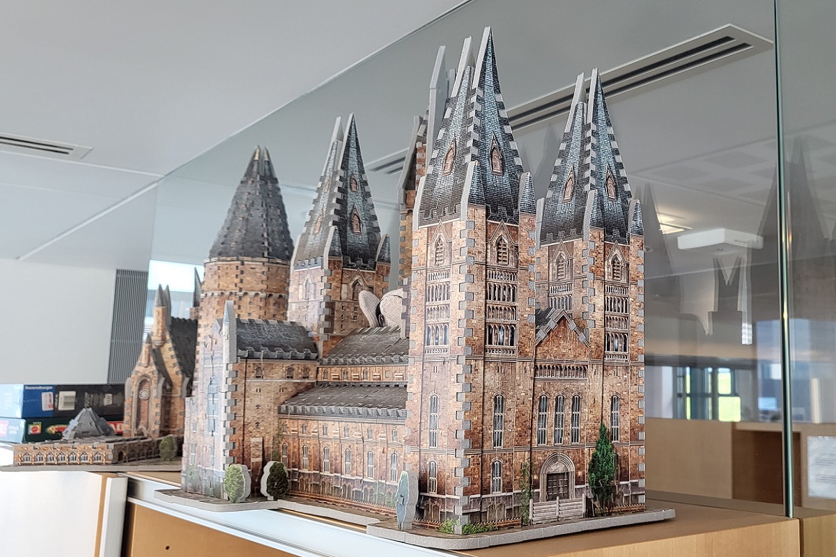 Mynd af þrívíddarpúsli sem myndar Hogwarts-kastala úr Harry Potter bókunum
