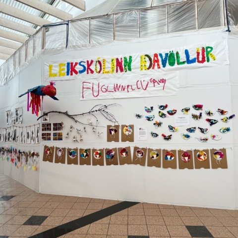 Fuglinn fljúgandi – sýning barnanna á Iðavöllum