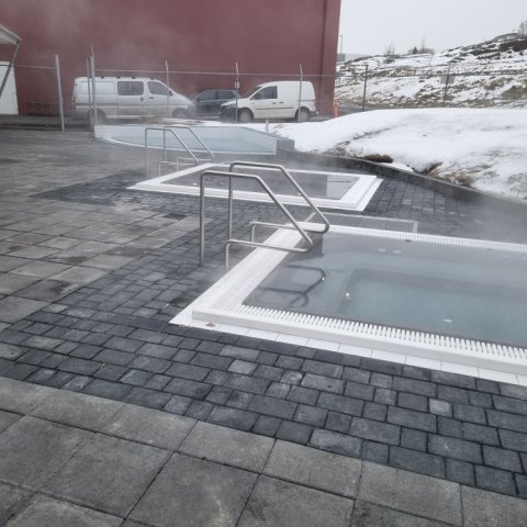 Útisvæðið opnar eftir endurbætur.