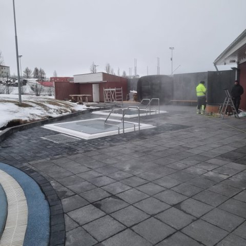 Útisvæðið opnar eftir endurbætur.