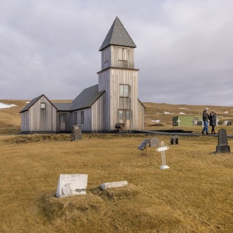Miðgarðakirkja