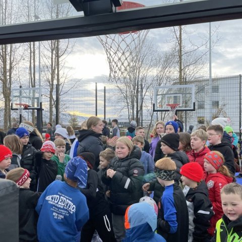 Vígsla leiksvæðis við Síðuskóla 18. október 2023