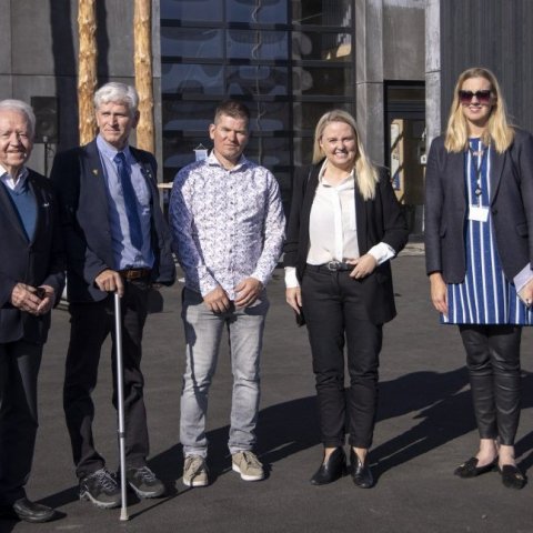 Hermann Sigtryggsson einn stofnenda og heiðursfélagi Nökkva, Rúnar Þór Björnsson fyrrverandi formaður Nökkva, Tryggvi Jóhann Heimisson formaður Nökkva, Eva Hrund Einarsdóttir formaður frístundaráðs og Ásthildur Sturludóttir bæjarstjóri. 