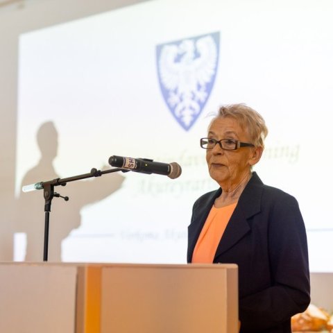Drífa Helgadóttir flytur þakkarræðu eftir að hafa hlotið mannréttindaviðurkenningu Akureyrarbæjar.