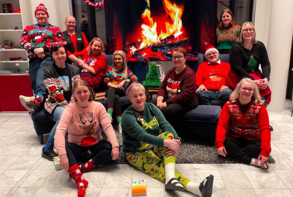 (answer is here) Friday quiz 2024 no. 49 - Christmas sweaters day and seven differences!