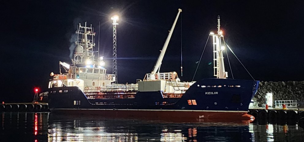 Olíudreifingarskipið Keilir við höfn í Grímsey 
Mynd: Anna María Sigvaldadóttir