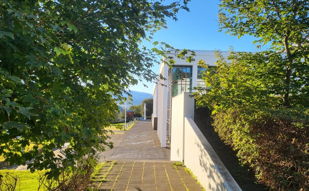 (svar) Föstudagsþraut 2024 nr. 35 - Amtið í haustsólinni og sex breytingar!