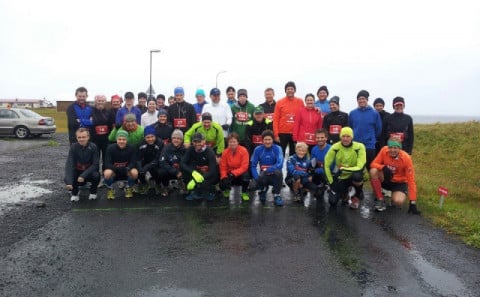 Hópurinn sem hljóp í fyrra. Mynd af Facebook-síðu Norðurheimskautsbaugshlaupsins.