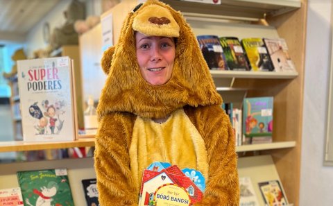 (answer) Friday quiz 2024 no. 41 - Bella the library teddybear and five differences!