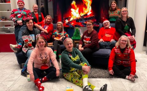 (answer is here) Friday quiz 2024 no. 49 - Christmas sweaters day and seven differences!