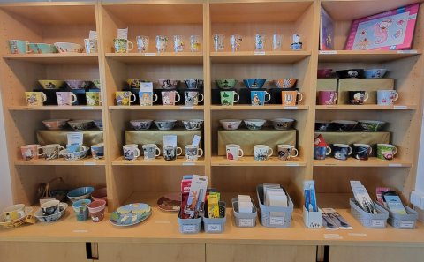 (answer's here) Friday quiz 2025 no. 9 - The little shop and seven differences