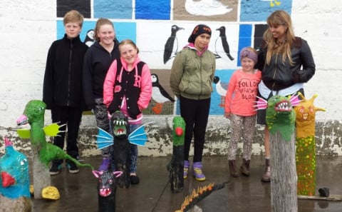 Kynjaverur við höfnina