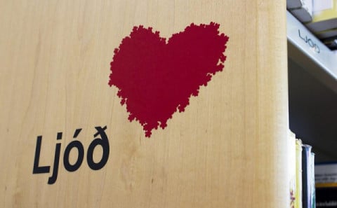 Og ljóðin - ljóðin eru stjarnkerfi...