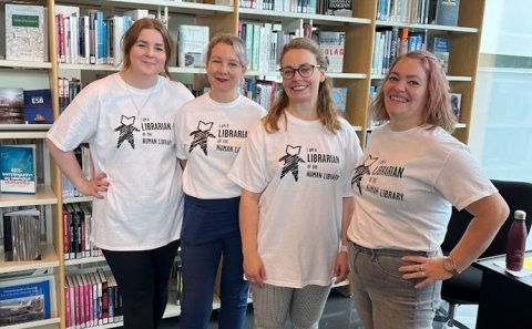 (svar) Föstudagsþraut 2024 nr. 18 - Mennska bókasafnið og breytingarnar sjö!