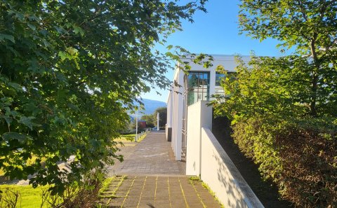 (svar) Föstudagsþraut 2024 nr. 35 - Amtið í haustsólinni og sex breytingar!