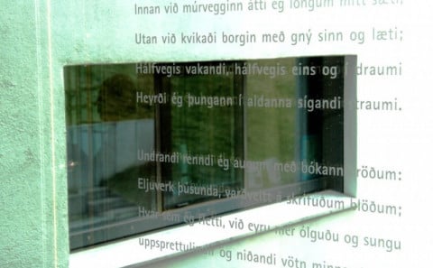 Eljuverk þúsunda, varðveitt á skrifuðum blöðum;